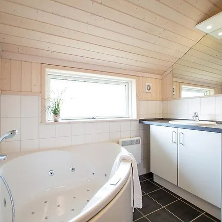 Lejlighed Charmantes Fuer 8 Personen Mit Sauna